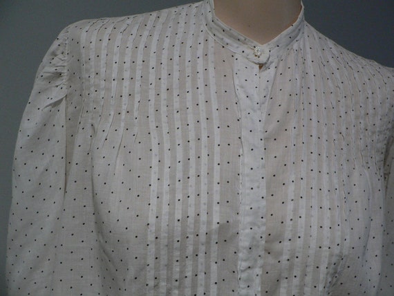 1910's Edwardian  Pintucked  Dotted Blouse, Size … - image 2