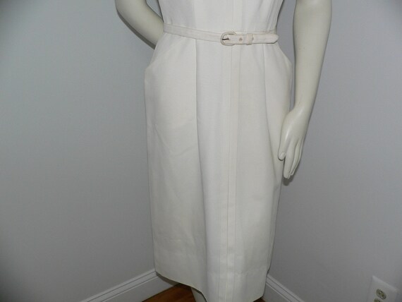 1950s - 60's White Sheath Dress with Red and Blue… - image 4