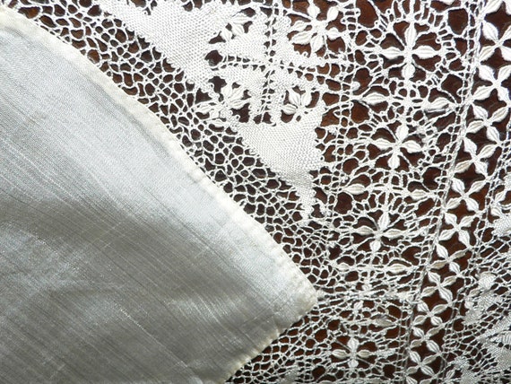 Antique Silk Maltese Lace Hankie - image 6