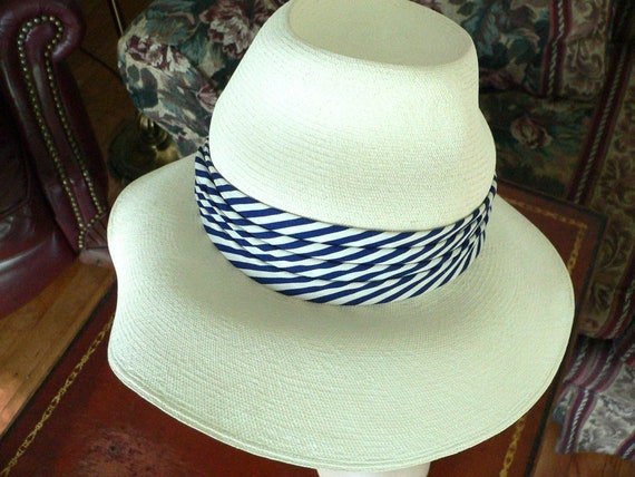 Vintage 1940's to 50's Genuine Panama Hat with Bl… - image 4