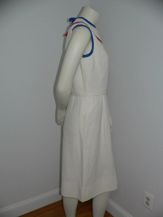 1950s - 60's White Sheath Dress with Red and Blue… - image 6