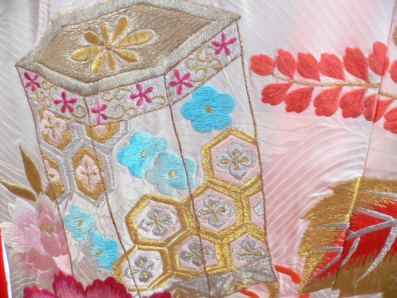 Vintage  Kimono Uchikake Silk with  Embroidered F… - image 7