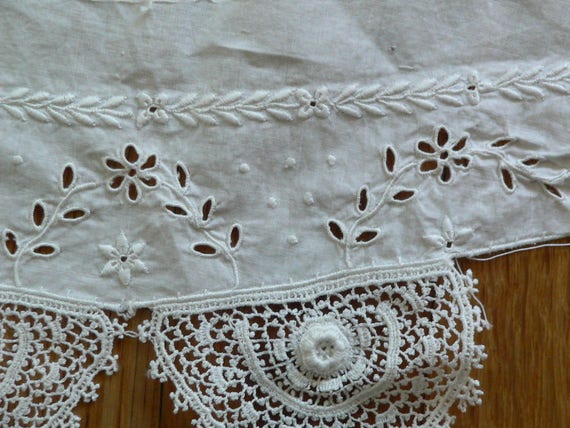 Crochet irlandais Schiffli antique en manchettes de de manchettes dentelle avec broderie pour des projets ou des vêtements de poupée 490c00 Crochet irlandais Schiffli antique en manchettes de de manchettes dentelle avec broderie pour des projets ou des vêtements de poupée 490c00