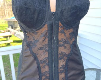 Corsé bustier vintage de encaje negro de Fredericks of Hollywood con cremallera frontal y ganchos, talla 38C.