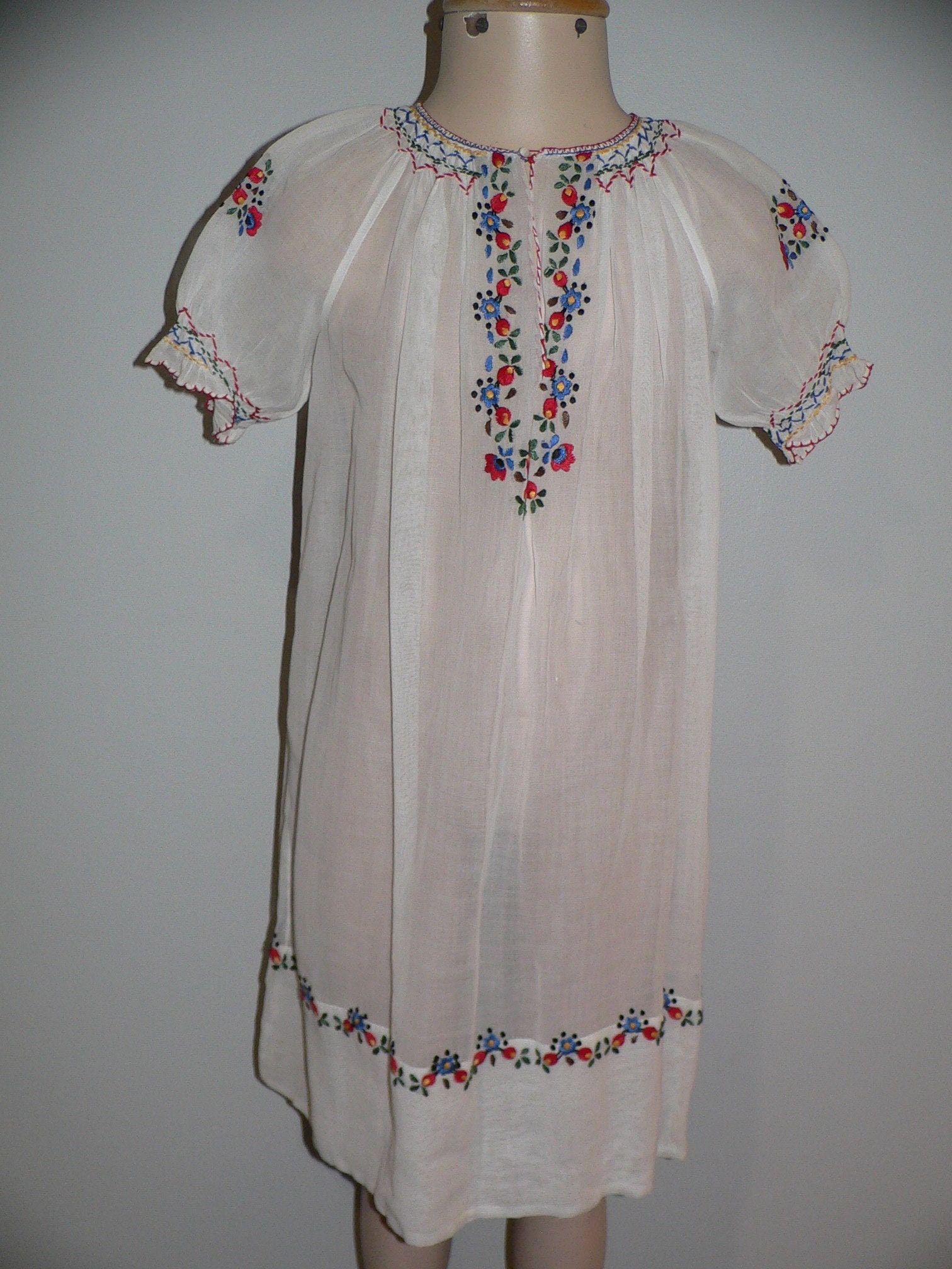 Real Vintage Search Engine Antique 1920s - 1930s Little Girls Hungarian Embroidered Dress, Size 6 7 $110.00 AT vintagedancer.com