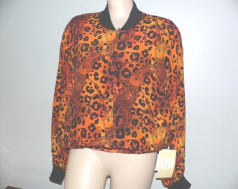 Blouson aviateur en soie à imprimé animalier des années 1980 par Spenser Jeremy, neuf avec étiquette