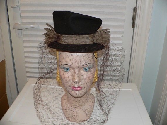 1940s Brown Felt Hat with Tan Ribbon Trim - image 1