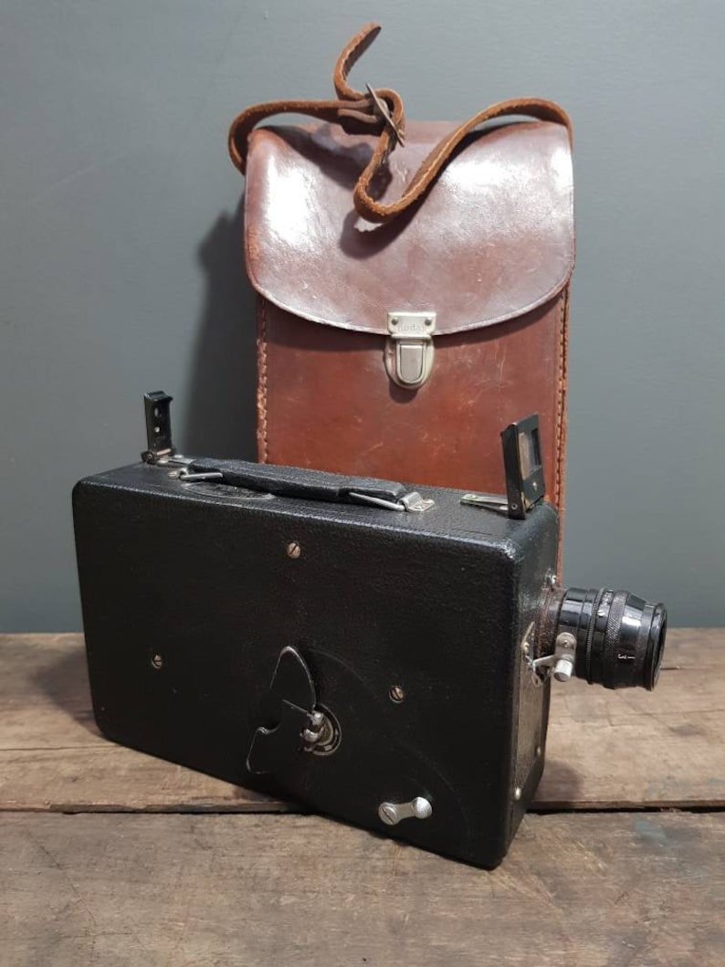 Vintage Kodak Model BB Junior F1.9 16mm Cine Camera - 1934 in le Vintage Kodak Model BB Junior F1.9 16mm Cine Camera - 1934 in le