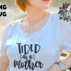 Cansada como uma Mãe SVG | Camisetas Mãe SVG | SVG | Paternidade | Design Cricut | Imagens vetoriais | Downloads Digitais | Arquivos de corte de vinil