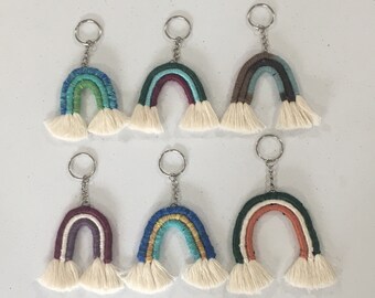 Rainbow keychain // macrame