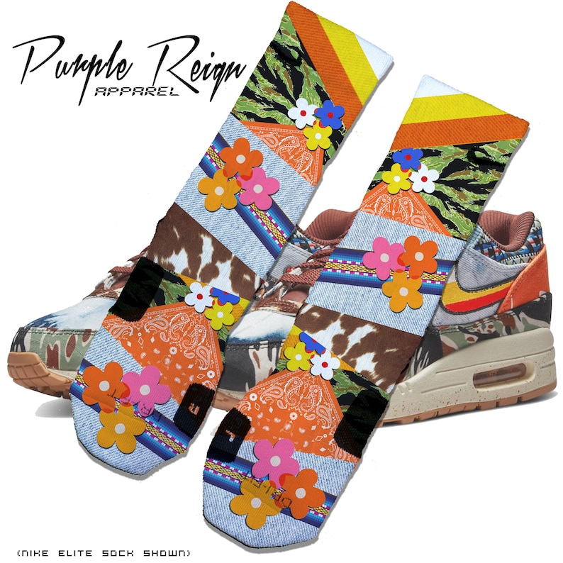 Puede incluir: Un par de calcetines coloridos con un dise&ntilde;o de patchwork que presenta flores, mezclilla y patrones de paisley. Los calcetines se muestran con un par de zapatillas Nike Air Max 1. El texto "Purple Reign Apparel" es visible en la parte superior de la imagen.