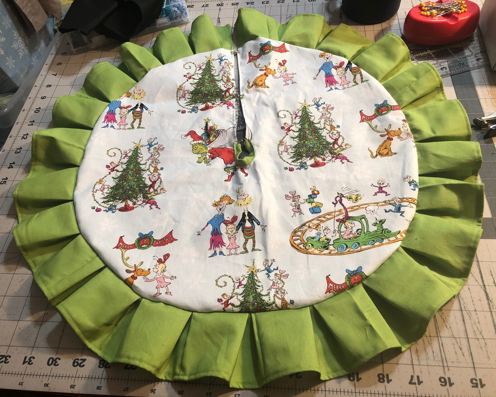 Grinch Christmas Tree Skirts for Tabletop Trees Grinch Christmas Tree Skirts for Tabletop Trees