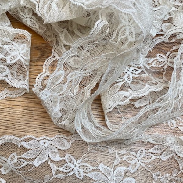 beautiful  vintage Ecru lace 2" wide