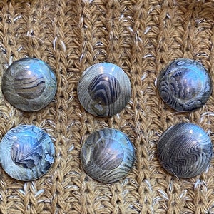 1.5&quot; plastic woodgrain vintage buttons