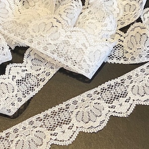 vintage lace with fan type floral pattern  1 1/4&quot; width