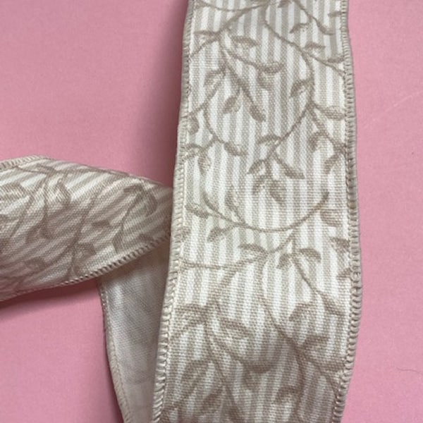 Beautiful wired ribbon in linen type fabric