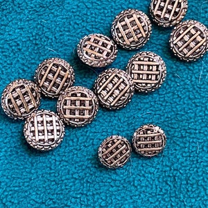 Vintage set of 12 shank lattice / woven patterned button