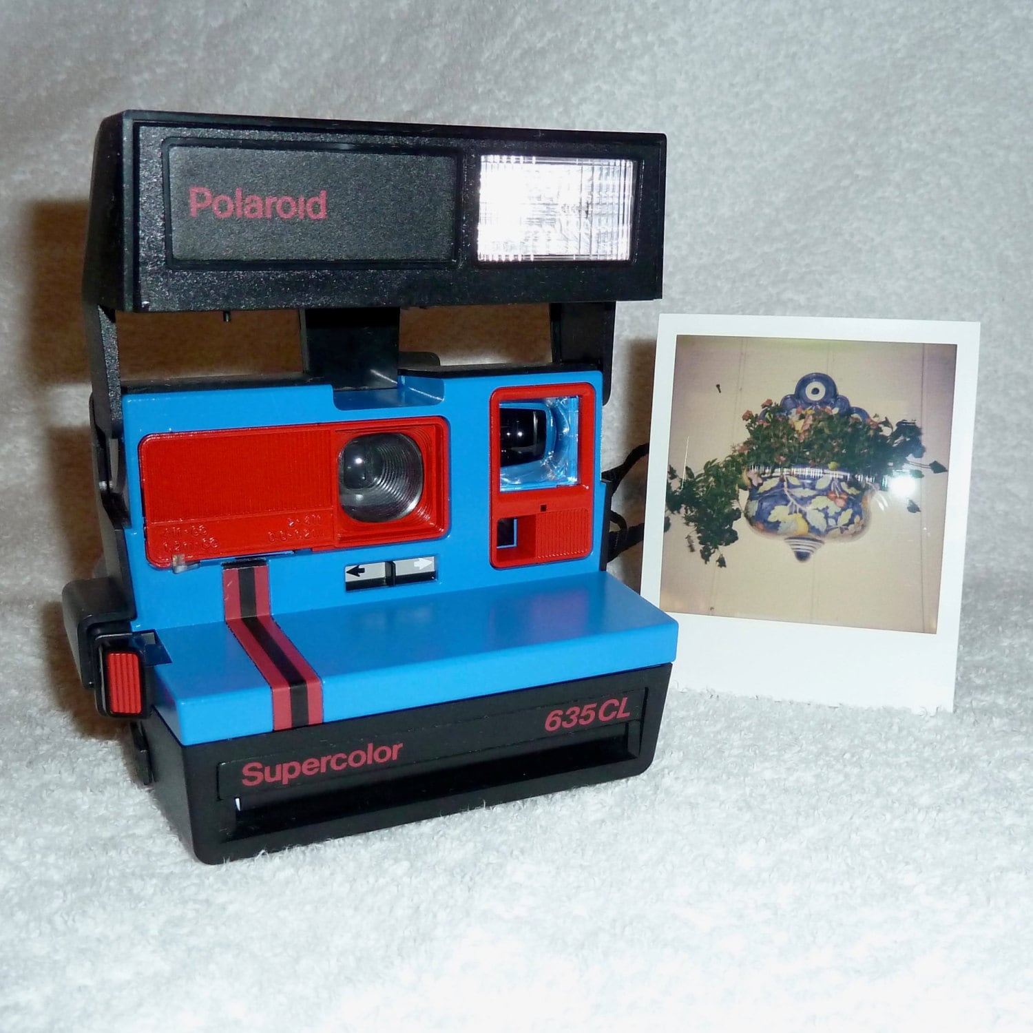 Polaroid Supercolor 635CL Red Stripe with Close Up Lens - Works