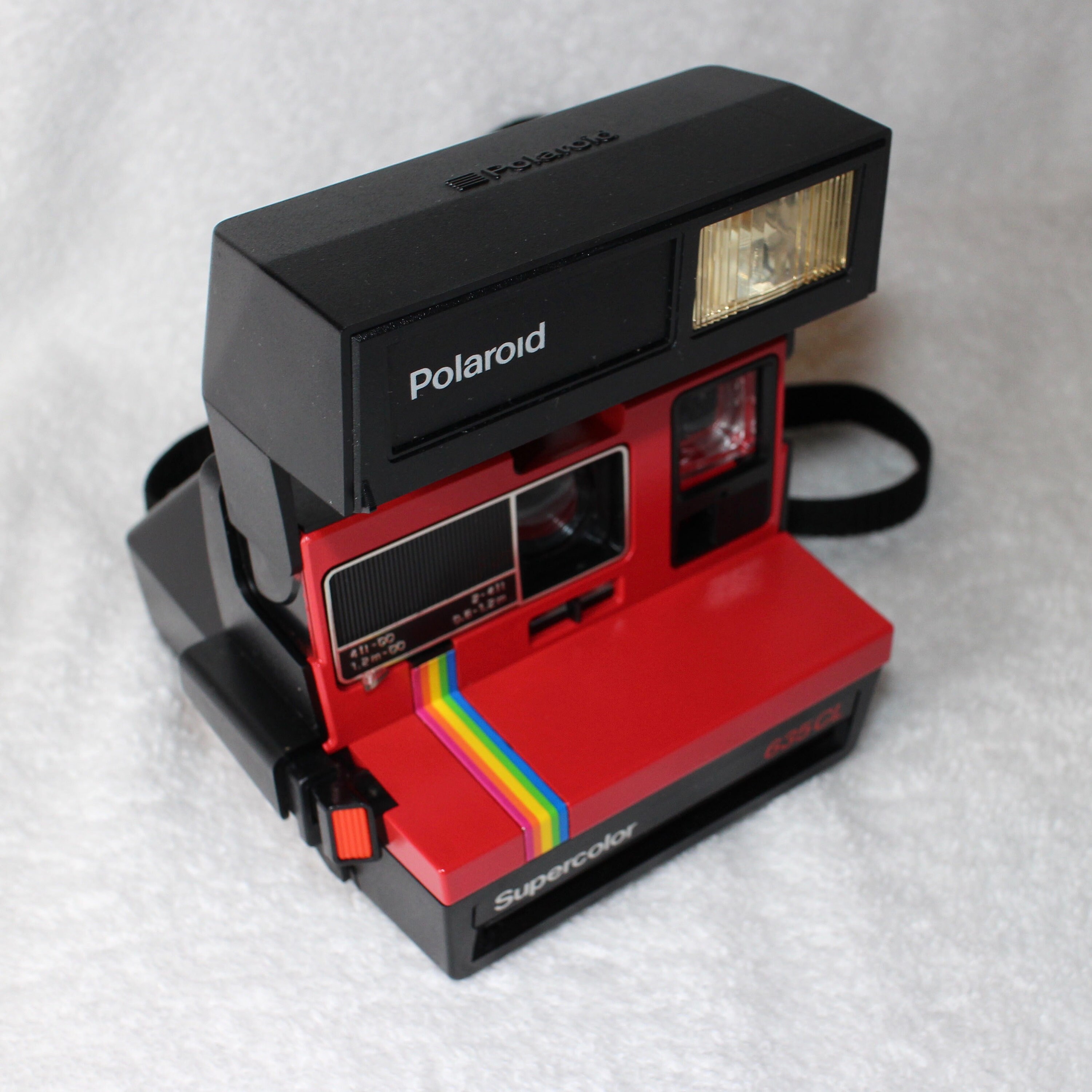 fax crear Hubert Hudson Upcycled Red Rainbow Polaroid Supercolor 635CL With CloseUp Lens