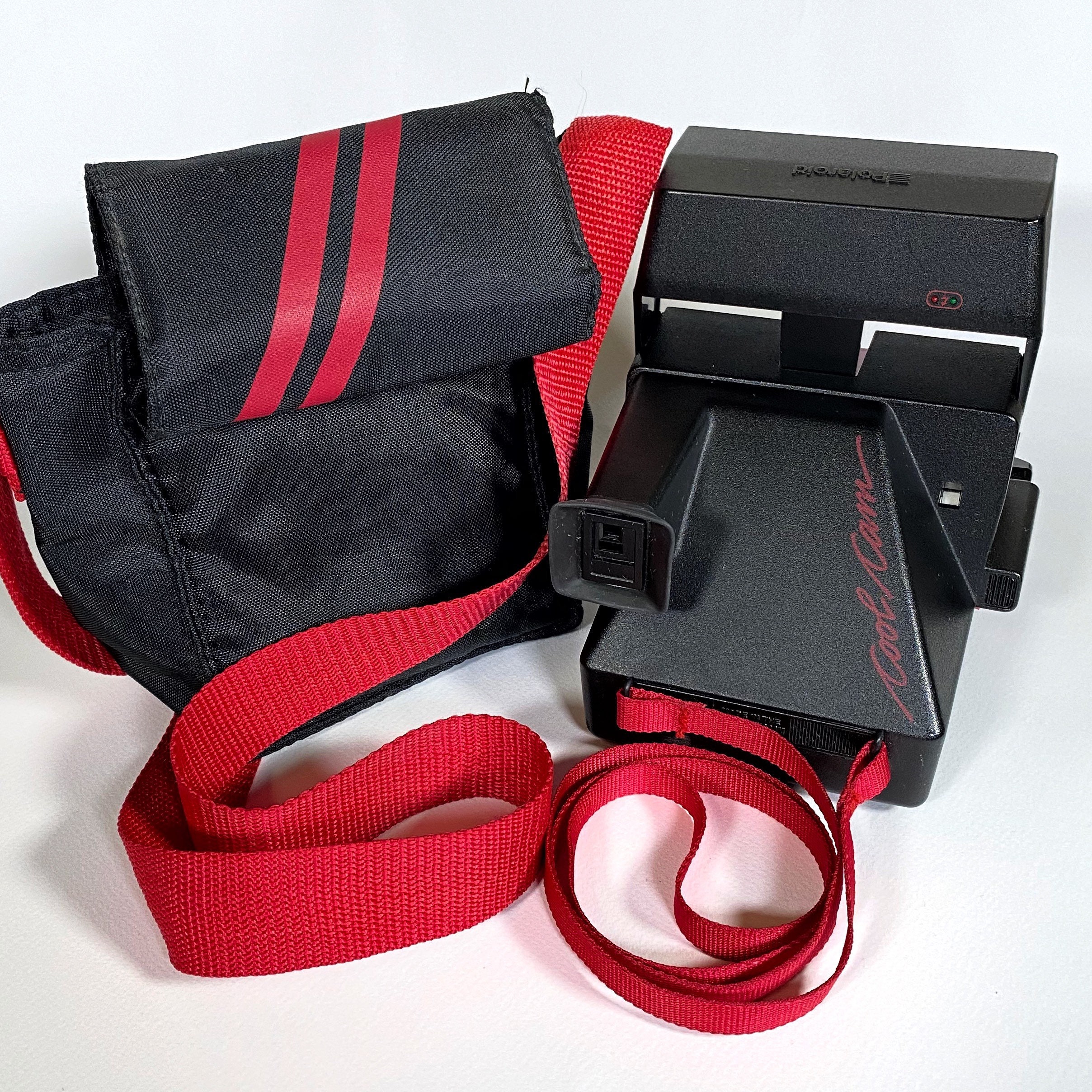 Polaroid Original Red CoolCam 600 Camera and Bag - Refreshed Polaroid Original Red CoolCam 600 Camera and Bag - Refreshed