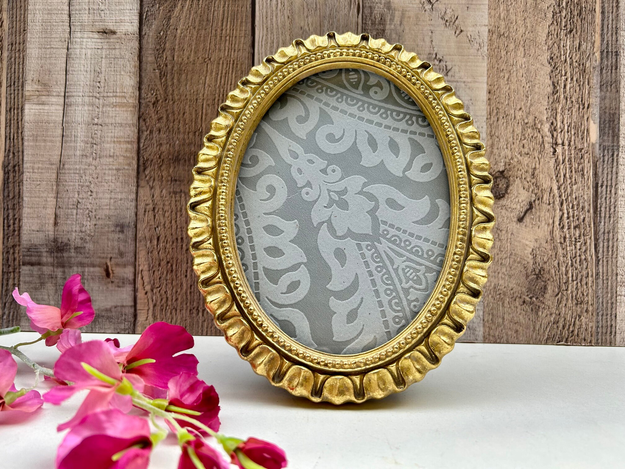 Gold oval frame deals