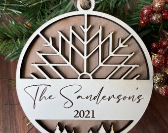 Custom Family Ornament / Snowflake with Family Name / Personalized Tree Ornament / Wood Engraved / Parents, Kids & Pets