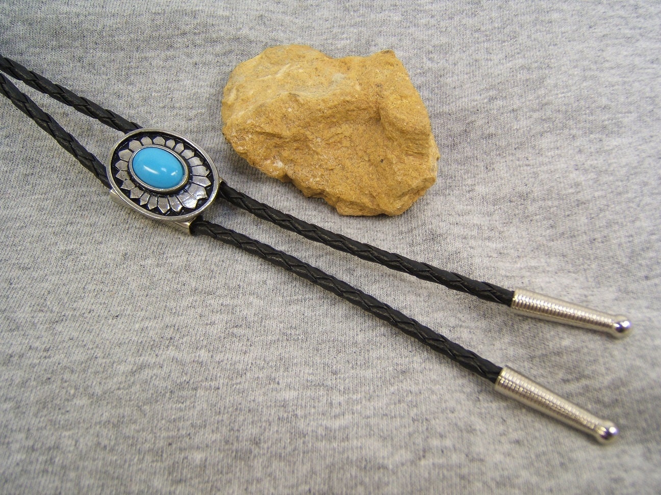 Natural Turquoise Bolo Tie Bolos Bolas Wedding Neckties Pewter Antique Brown Leather Cord Western Boho Necklaces Gift for Him Her #1084B-15