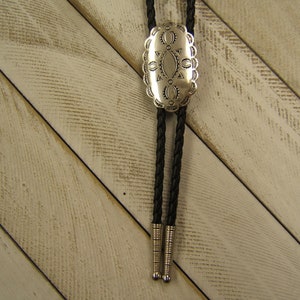 Unique Unisex Shiny Silver Antiqued Bolotie Southwestern Bolo Tie Country Western Necklace Bola Boho Chic Jewelry Wedding Bolo Tie 60515-8