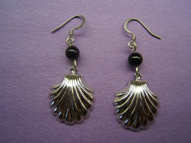 Wife Mom Her Gift Idea Sea Shell Dangle Earring Earing Tropical Jewelry Sea Life Seashell Shiny Silver Tone with Genuine Onyx Bead #80035-3