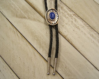 Zilveren bolo stropdas met lapis edelsteen westernkleding bruiloft bolo stropdas zuidwestelijke bola stropdas VS gemaakt boho chic wear cowboystropdas 80570-1