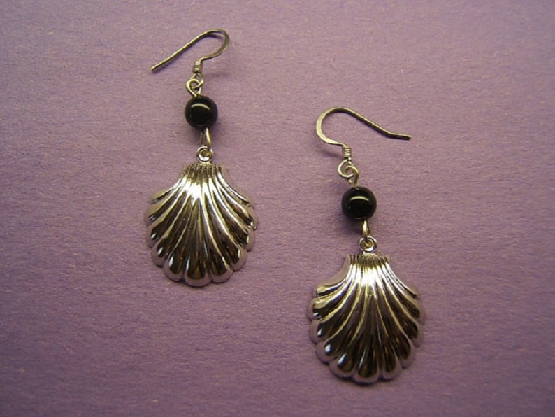 Wife Mom Her Gift Idea Sea Shell Dangle Earring Earing Tropical Jewelry Sea Life Seashell Shiny Silver Tone with Genuine Onyx Bead #80035-3