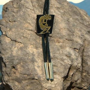 Unique Gift Idea Kokopelli Kokapelli Gold Bolo Tie Bola Western Necktie Men Women Kids Bolo Ties Boho Chic Necklace Festival Jewelry 80476-2