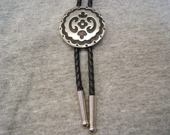 Pewter Western Bolo Tie, Black Leather Cord, Southwestern Lariat Necklace Bolo Tie Men Bolos Women 80093-6