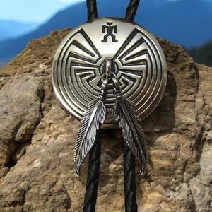 Hochzeit Bolo Krawatte Mann im Labyrinth Bolo Krawatte Männer Krawatten Frauen Bolo Krawatten indische Halskette Boho Chic Halskette Western Schmuck USA Made 80351