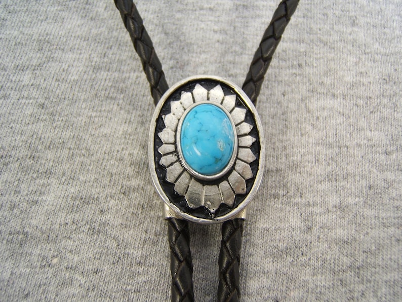 Natural Turquoise Bolo Tie Bolos Bolas Wedding Neckties Pewter Antique Brown Leather Cord Western Boho Necklaces Gift for Him Her #1084B-15