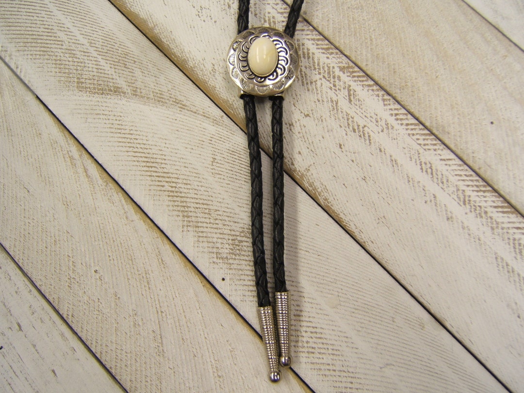 Western Silver Concho Bolo Tie Minimalist Bola W Ivory