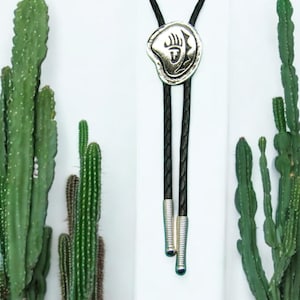 Unique Silver Bolo Tie w Antique Finish Western Jewelry Choker Necklaces Wedding Bolo Tie Necklace Necktie Men Women Kids Bolo Ties 80493-1
