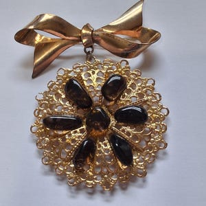 Vintage Carl-Art Gold Filled Filigree Brooch, Ribbon Bow Pin with Dark Cabochon Pendant, Mid-Century Modern CA Arrow Hallmark Jewelry