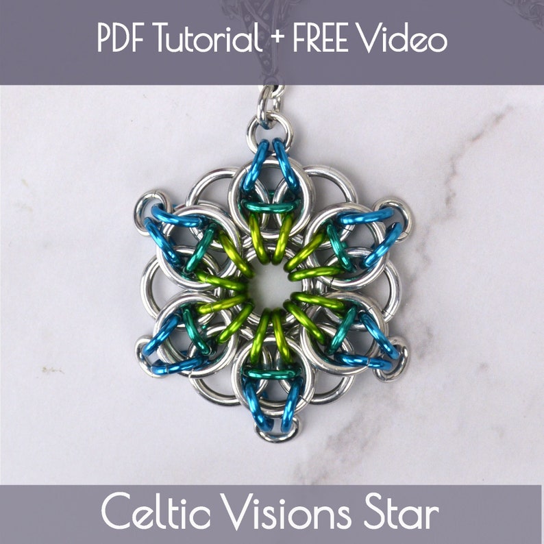 Pode incluir: Um pingente de estrela celta Visions de prata com um design de malha de corrente azul e verde.