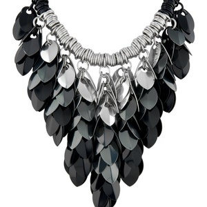 Tutorial: Elemental Leaves Scallemaille Necklace (Beginner chainmaille project) - PDF - Instructions in English image 3