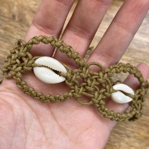 Cowrie Shell Hemp Macrame Chunky Choker / Macrame Jewellery / Handmade Jewelry / Beach Boho Hippie Summer / Necklace /  Natural Jewelry