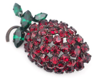 50mm D Siam Red Crystal Wreath Brooch In Antique Gold Tone 50mm D Siam Red Crystal Wreath Brooch In Antique Gold Tone