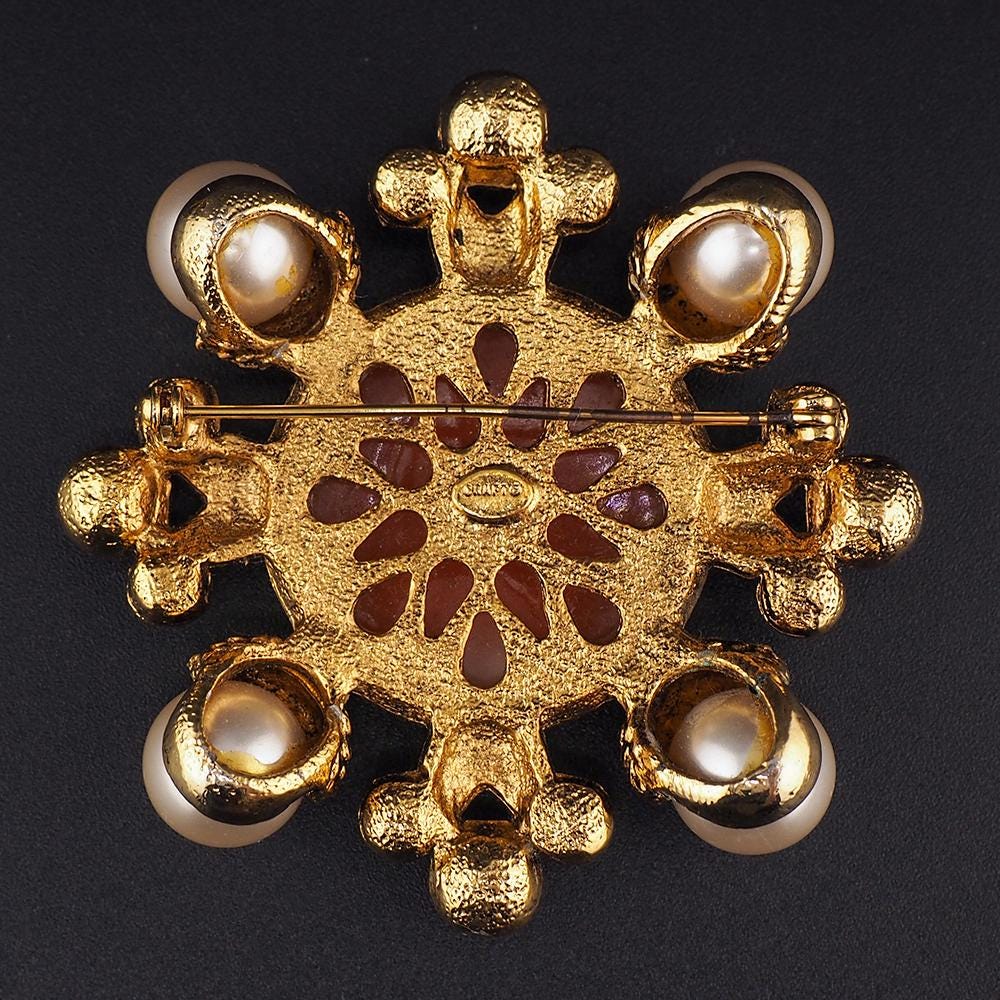 カメオブローチ ゴールドトーン ストーン付き ヴィンテージカメオブローチ：ゴールドトーンフェイクパール＆ライン