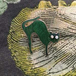Vintage Green Enamel Cat Pin Brooch