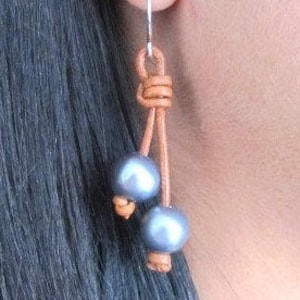 Black Pearl Dangle Earrings,Leather Pearl Earrings,Peacock Pearl Earrings, Pearls on Leather Earrings,Boho Jewelry,Freshwater Pearl Earrings