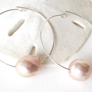 Baroque Pearl Hoops, Medium Hoop Earrings,Wedding Earrings Hoop, Bridesmaid Earrings Pearl,Silver Hoop Earrings ,Pink Baroque Pearl Earrings