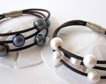 BOHO Jewelry Bracelet, Pearl and Leather Bracelet, Black Pearl Bracelet, White Pearl Bracelet, Peacock Pearl Bracelet, Beach Jewelry, Pearls