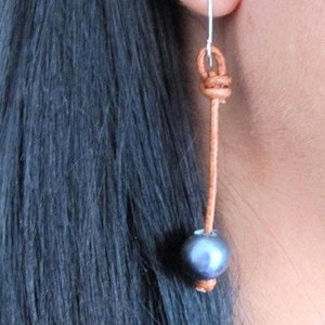 Pearl and Leather Earrings, Peacock Pearl Earrings, Black Pearl Dangle Earring, Freshwater Pearl Earrings, Pearl and Leather Jewelry, Boho