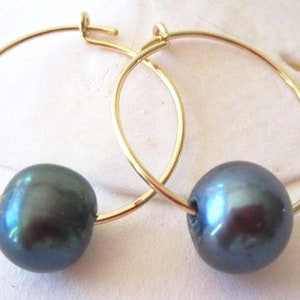 Gold Hoop Earrings Pearl, Black Pearl Earrings, Gold Hoop Earrings 14k, Hammered Gold Hoops, Hoops with Pearls, Freshwater Hoop Earrings