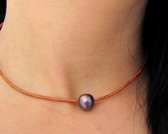 Boho-Halsketten, einfache Halsband, Perlenhalsband, Perle und Leder Halskette, Pfau Perle Halskette, Strand Chokerhalskette, einzelne Perle